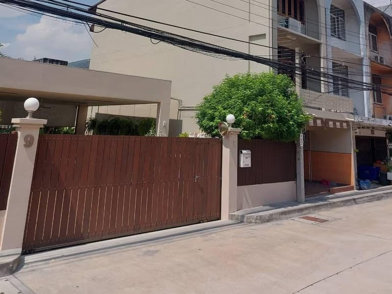 2 Bed Townhouse for Sale in Phra Khanong
