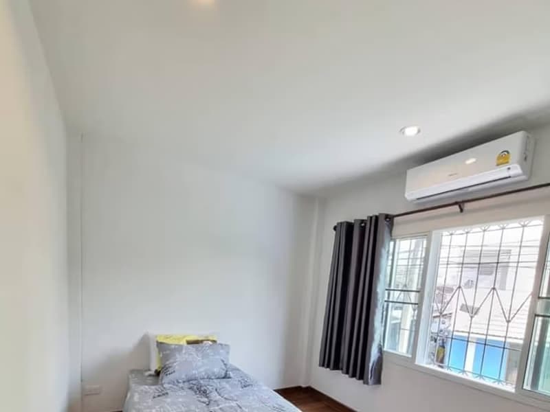 Townhome for rent in Santitham area near the moat