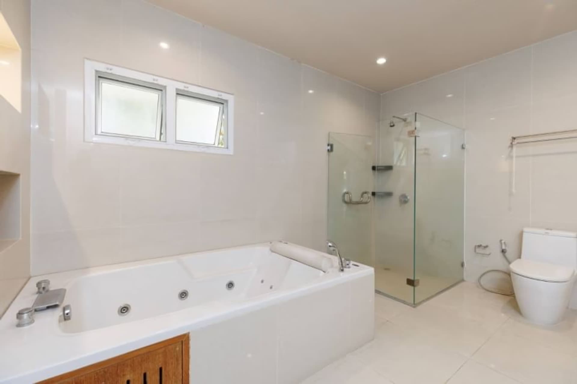 3 Bed House for Rent and Sale in Hang Dong - Image 5