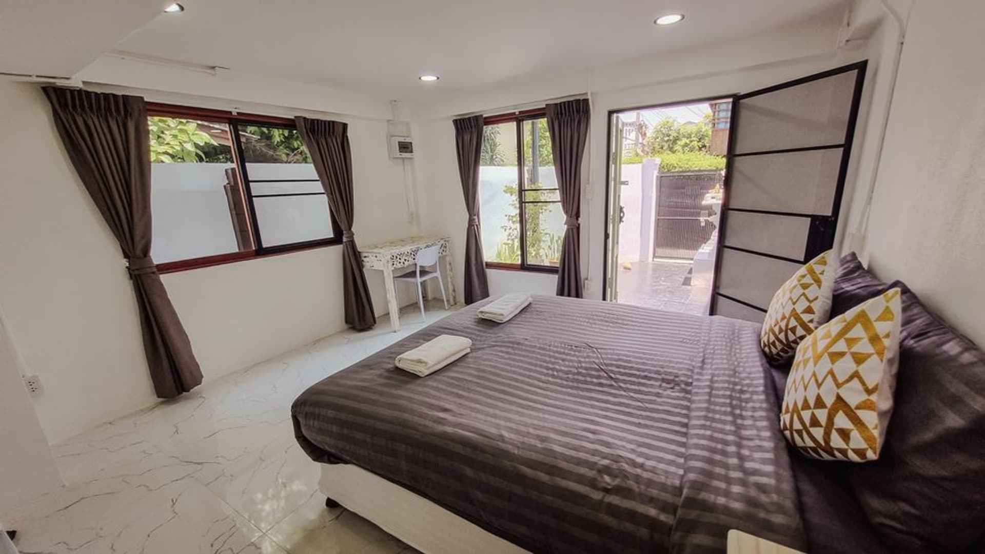 6 Bed House for Rent and Sale in Mueang Chiang Mai - Image 13