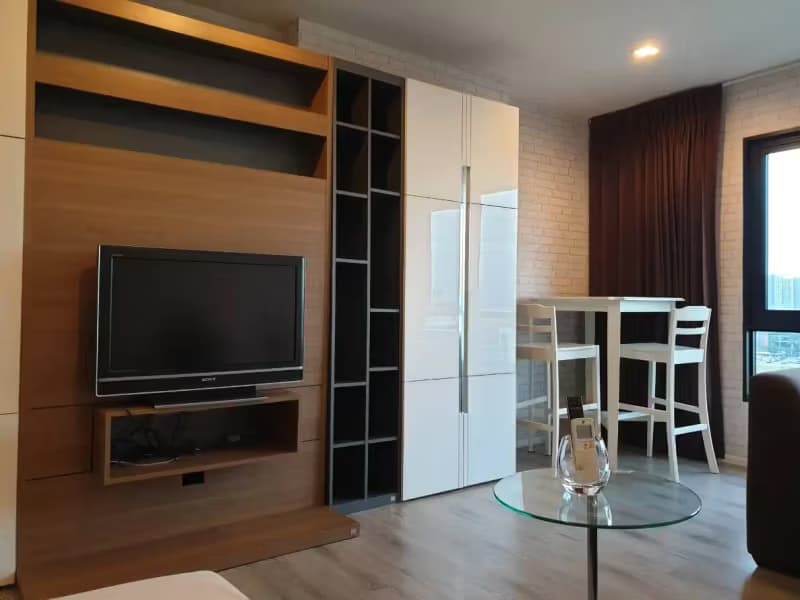 1 Bedroom Condo