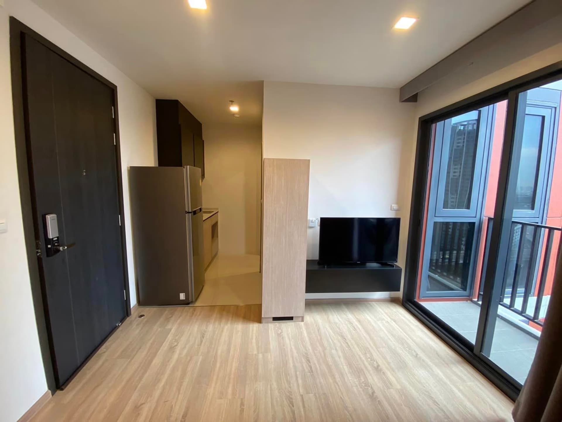 1 Bed Condo for Rent in Bang Kapi - Image 2