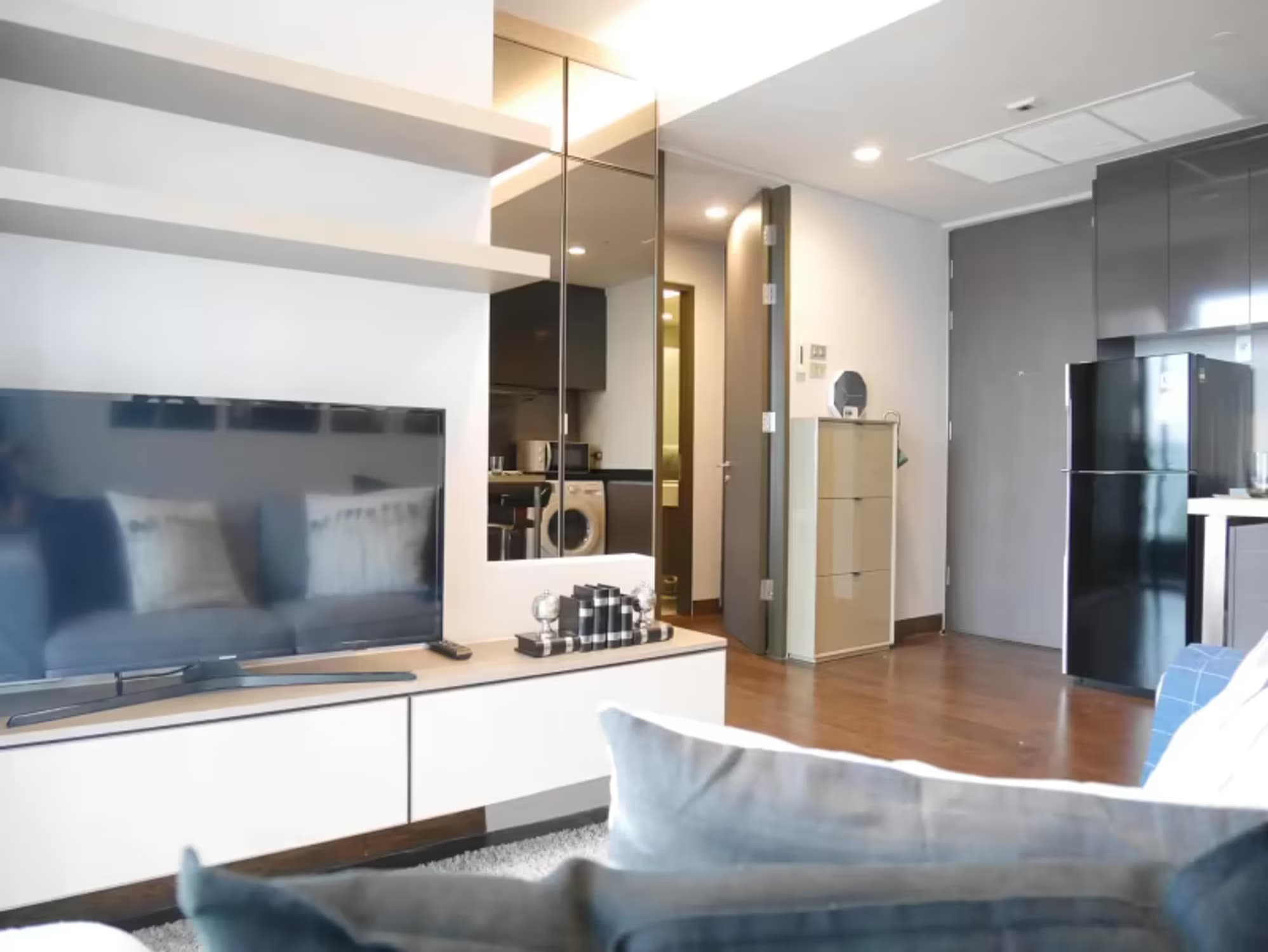 Condo for Rent at The Lumpini 24 - Image 3