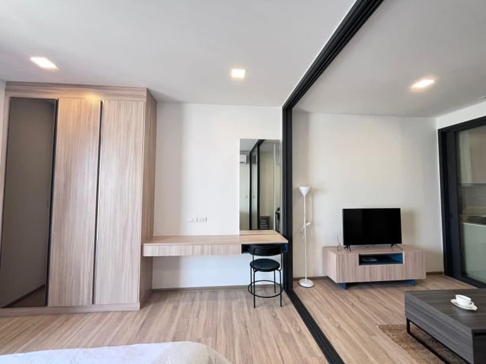 1 Bed Condo for Rent in Phaya Thai - Image 2