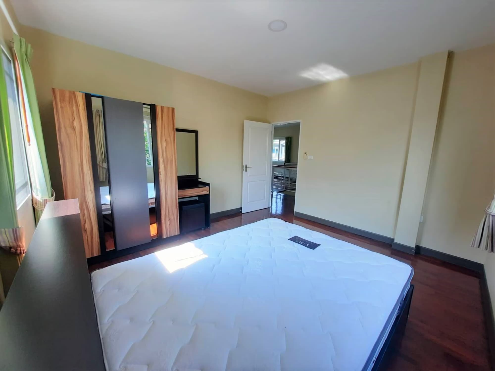 4 Bed House for Rent in Mueang Chiang Mai - Image 13