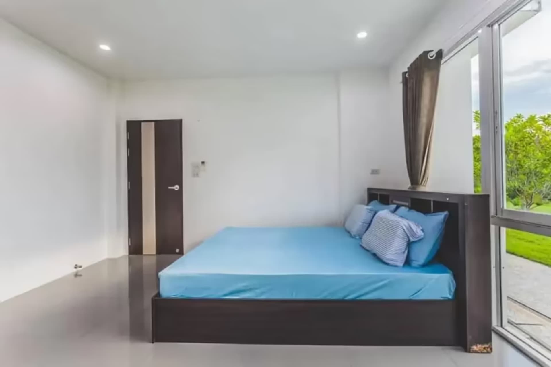 2 Bedroom House - Image 8