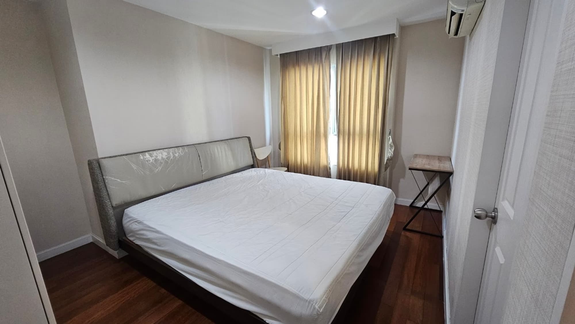 2 Bed Condo for Rent in Huai Khwang - Image 15