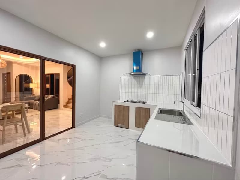 House for Sale in Chai Sathan, Saraphi.