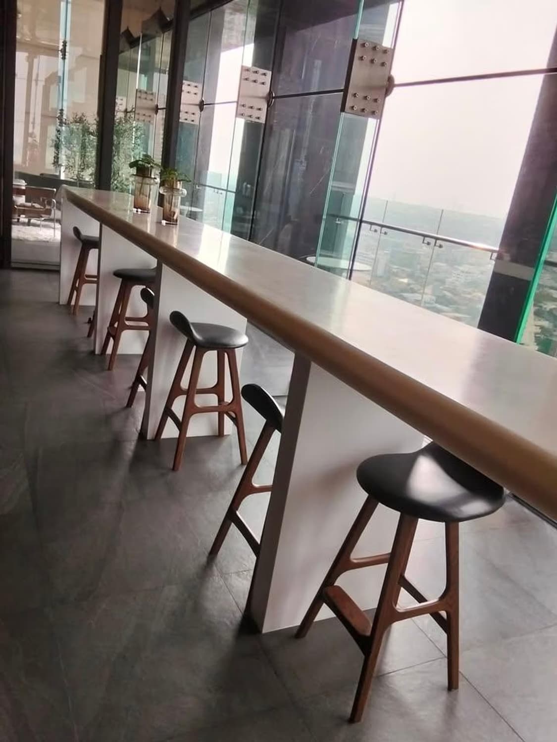 2 Bed Condo for Rent in Phaya Thai - Image 3