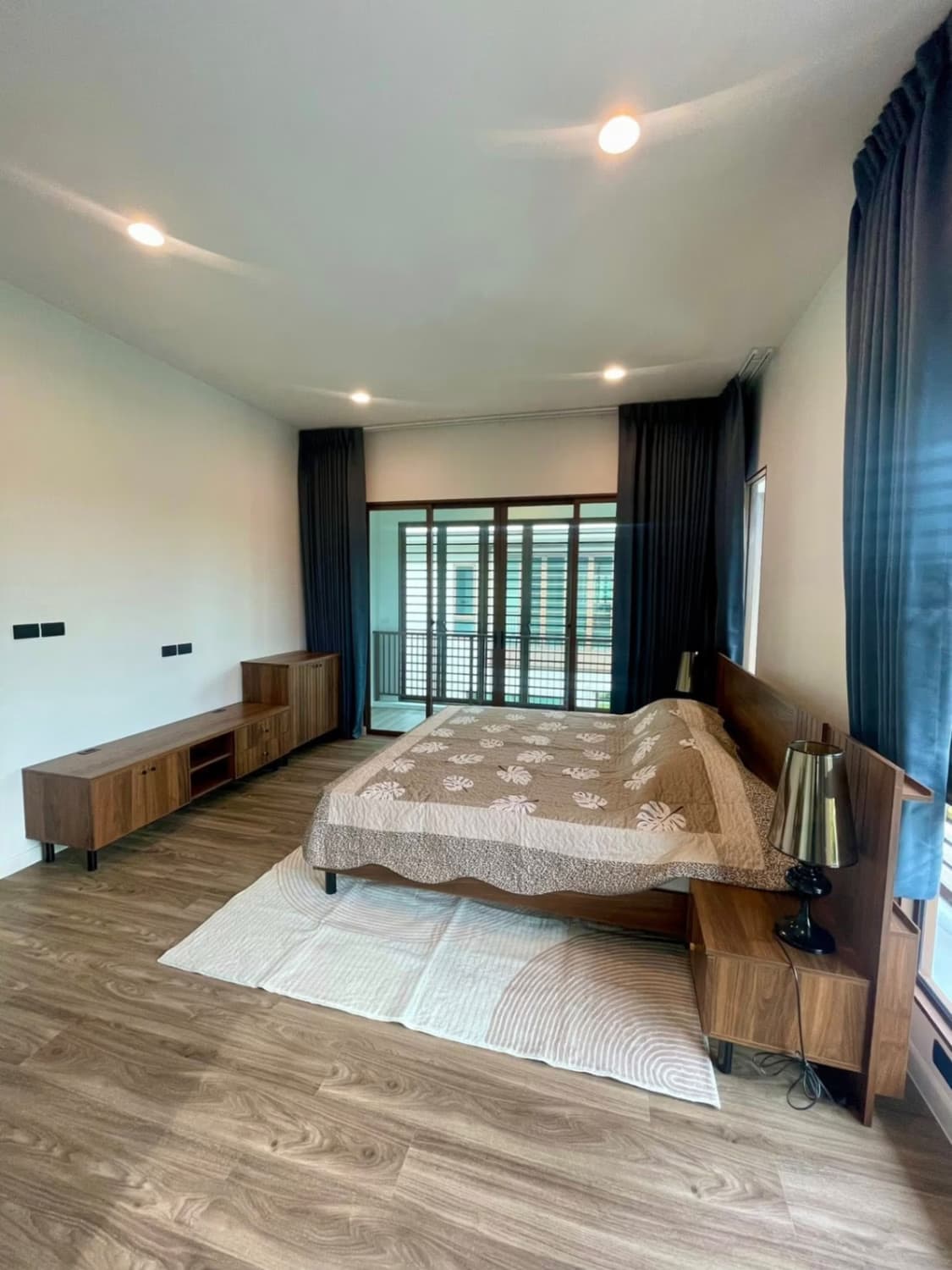 4 Bed House for Rent in Bang Kapi - Image 4