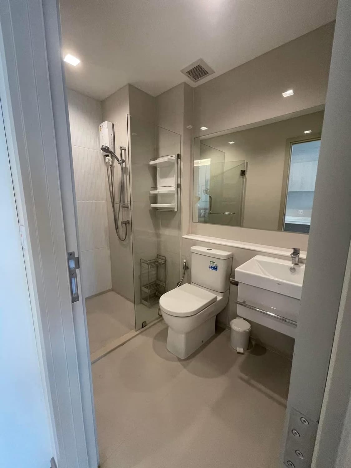 2 Bed Condo for Rent in Pathum Wan - Image 8