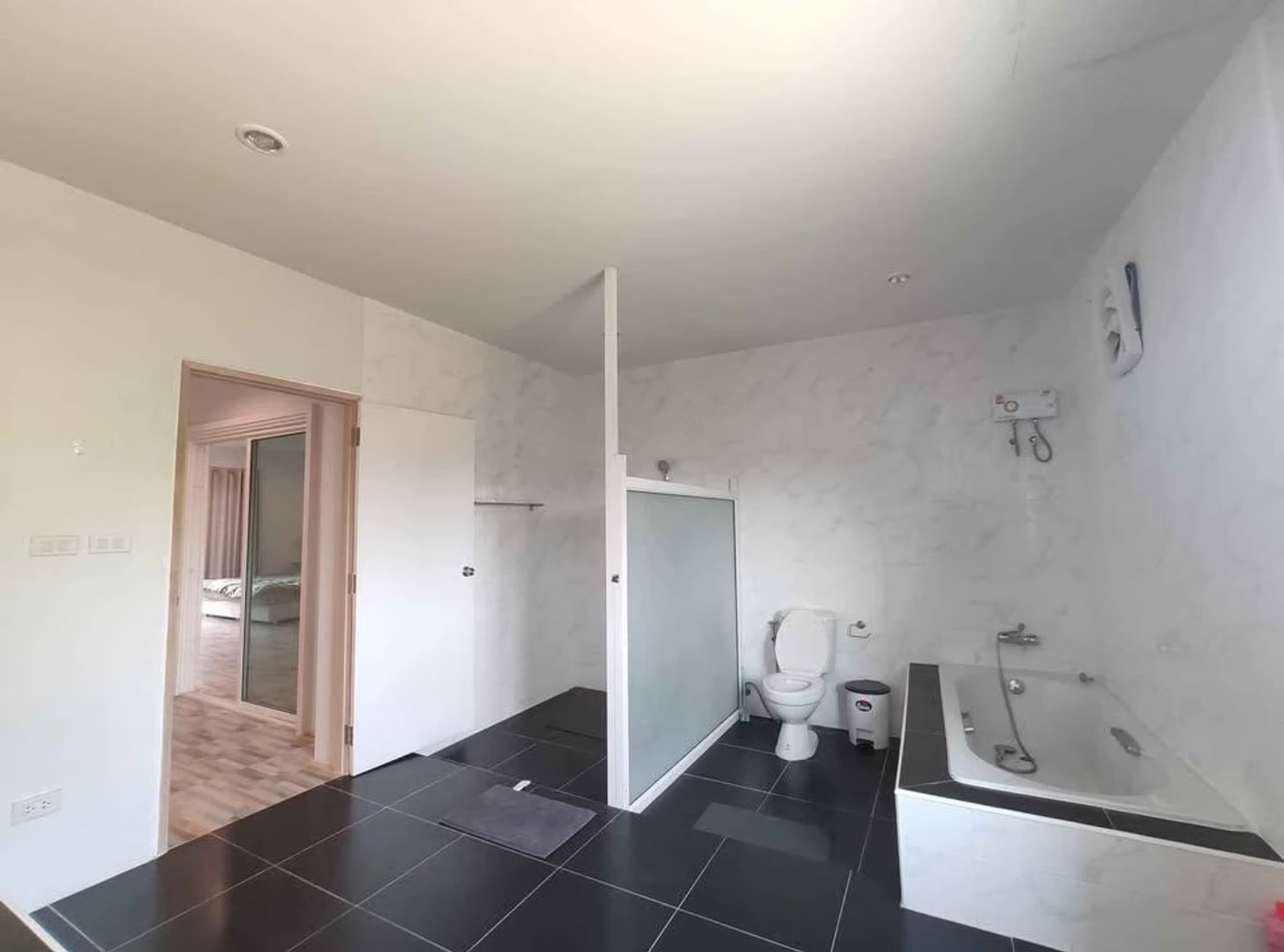 5 Bed House for Rent and Sale in Mueang Chiang Mai - Image 18
