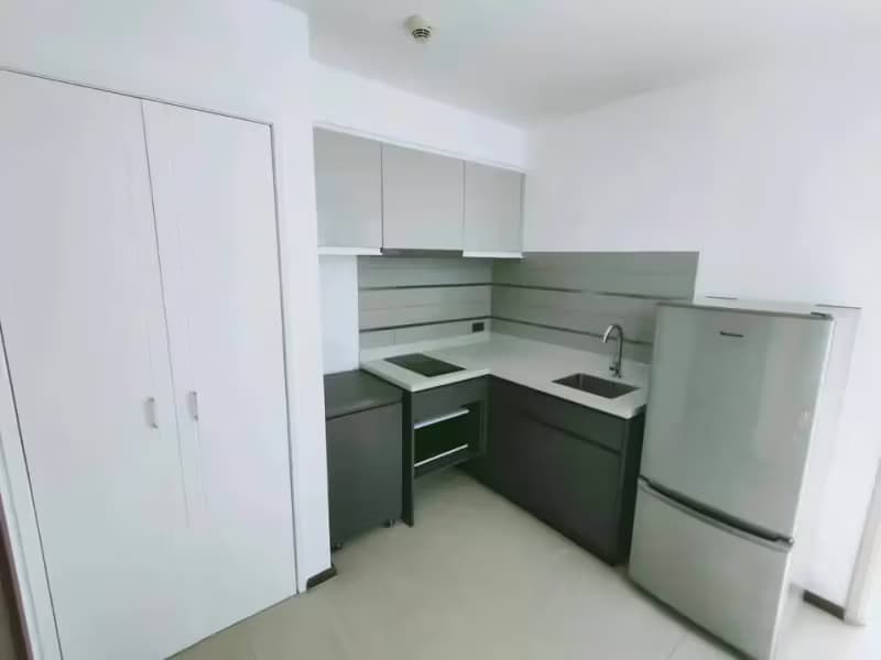1 Bedroom Condo