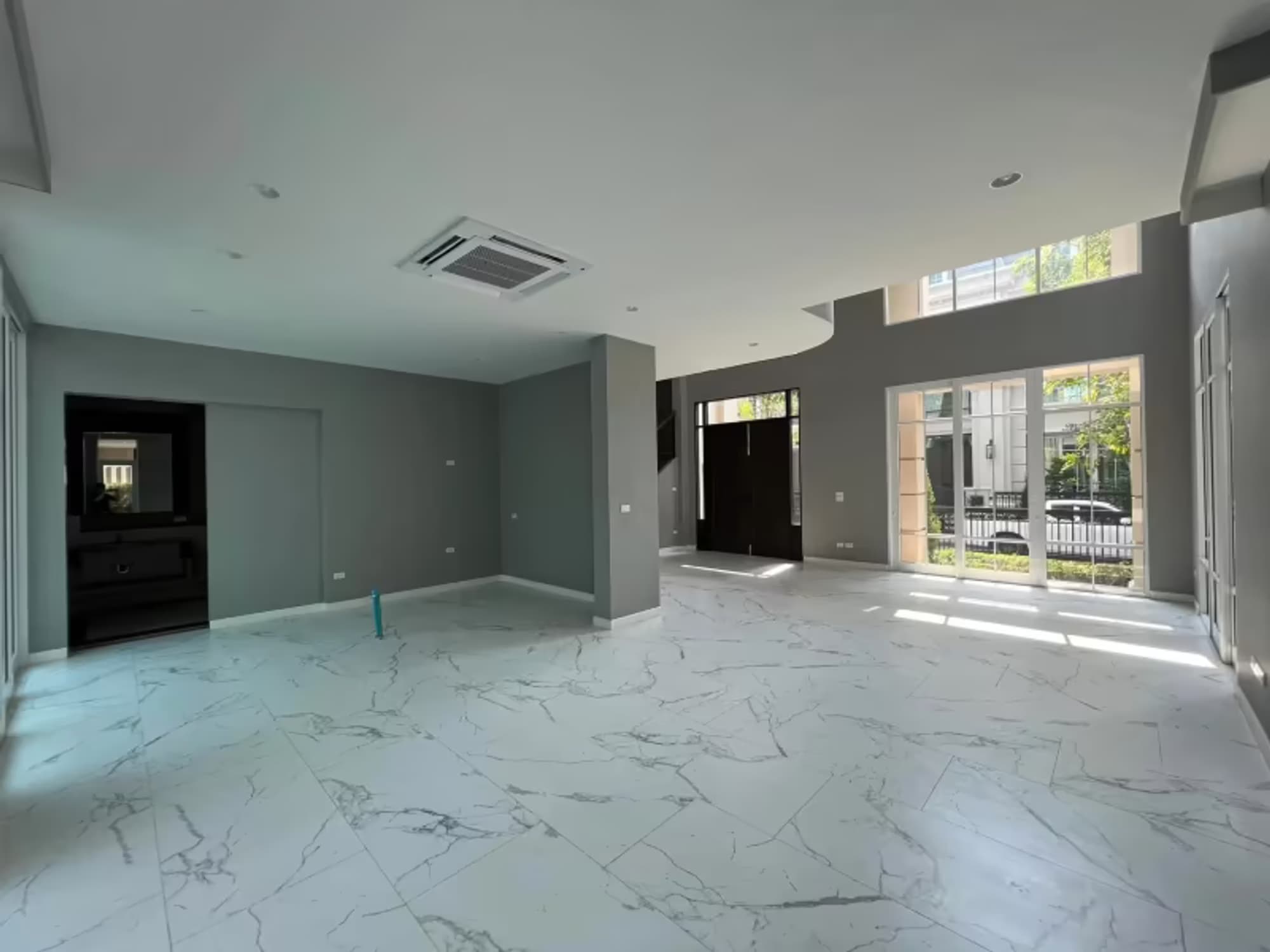 5 Bedroom House - Image 13