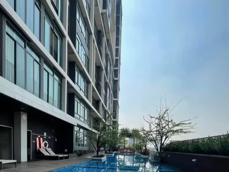 1 Bedroom Condo