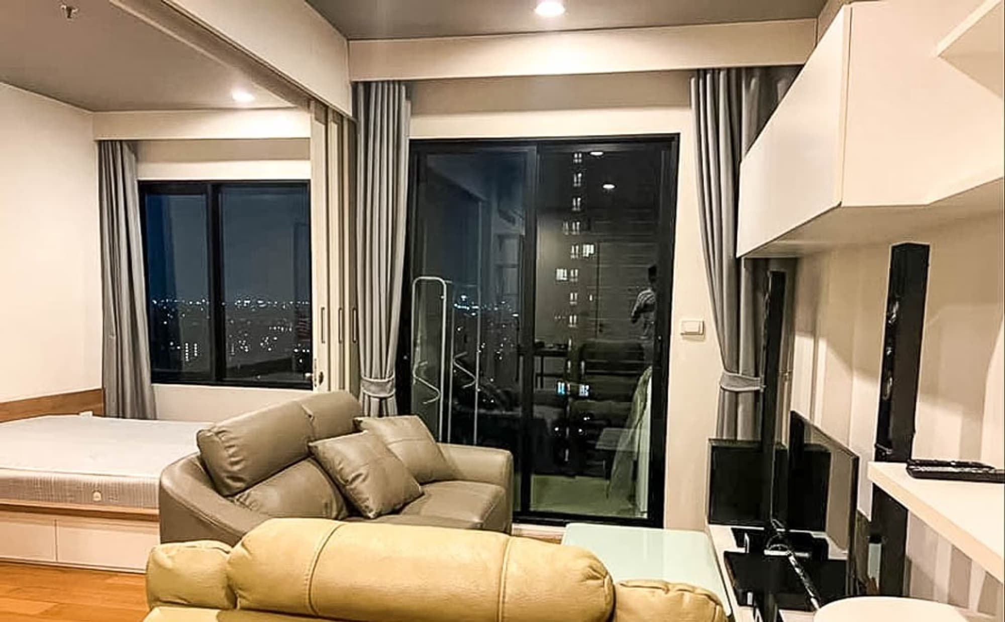 Condo for Rented at Blocs 77 - Image 4