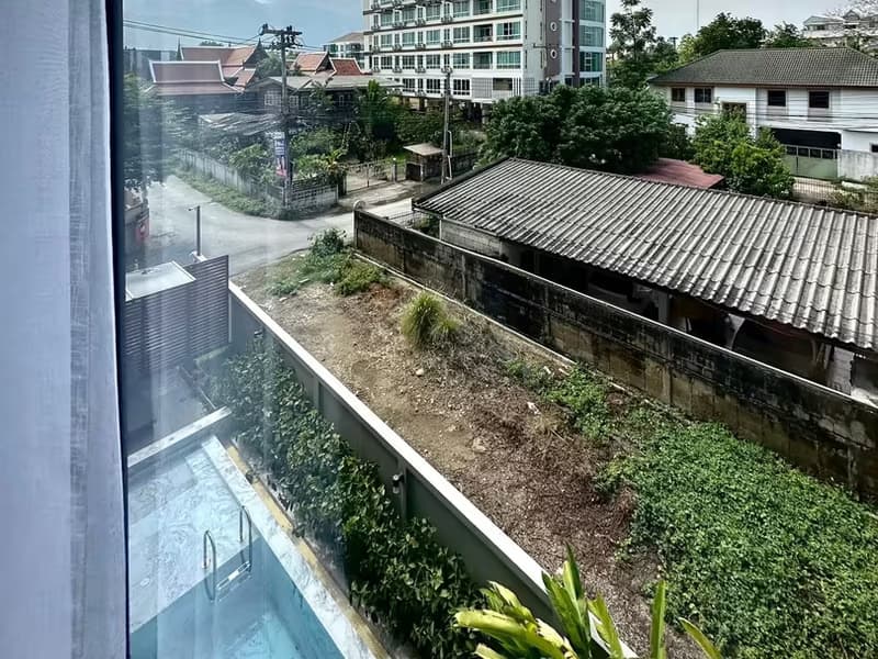 Condo for Rent at The Fore Condo