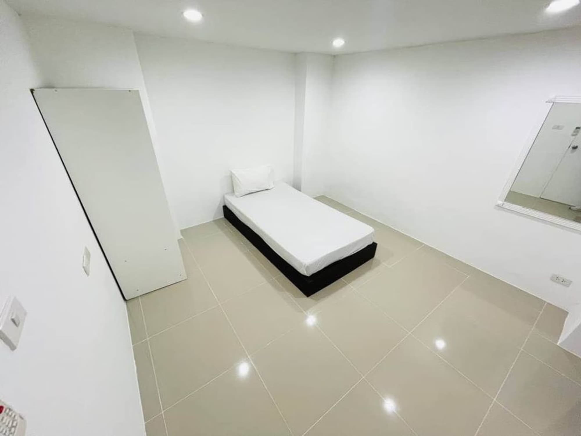 2 Bed Condo for Rent in Khlong Toei - Image 6