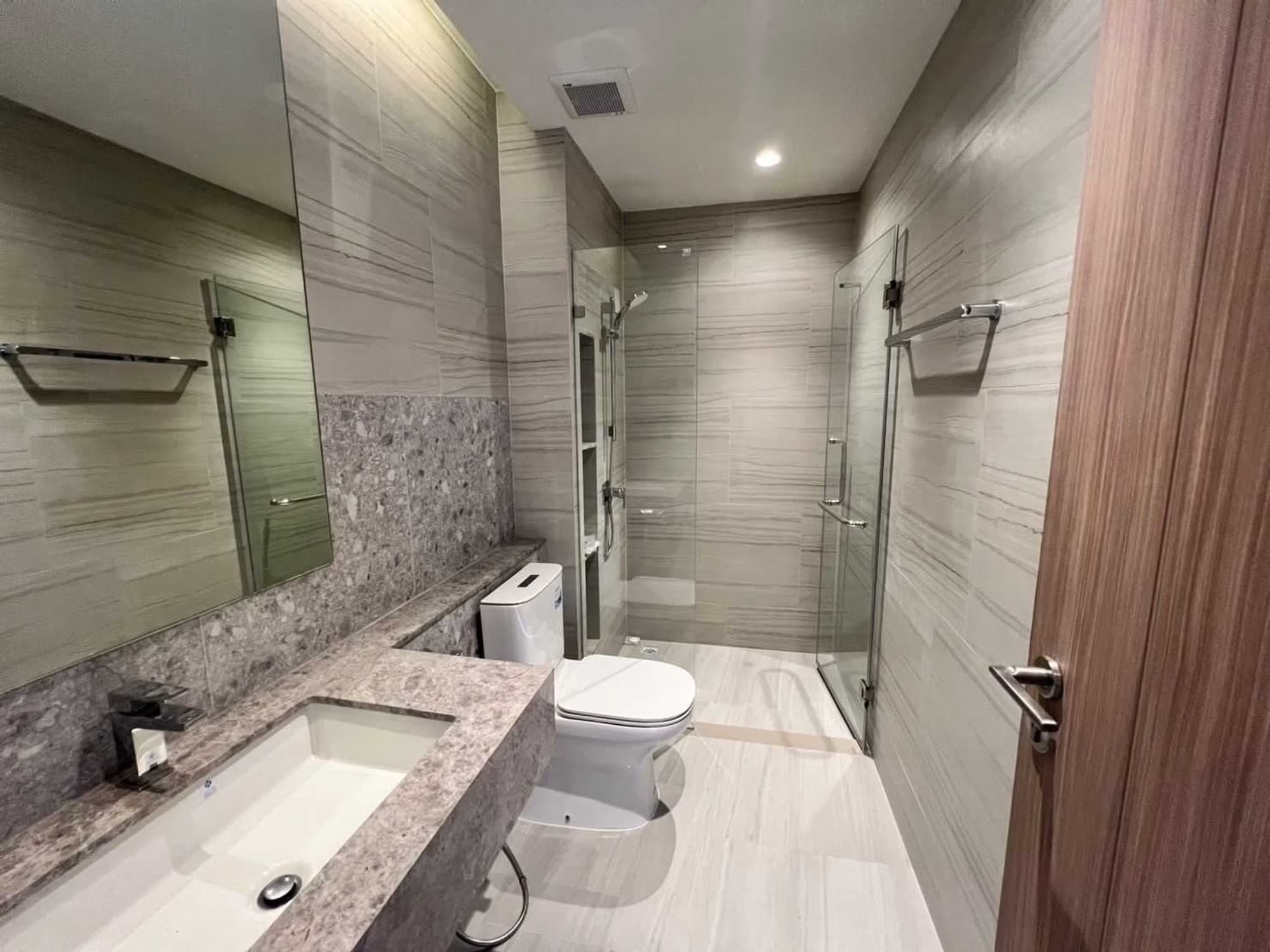 3 Bed House for Rent in Khlong Toei - Image 12