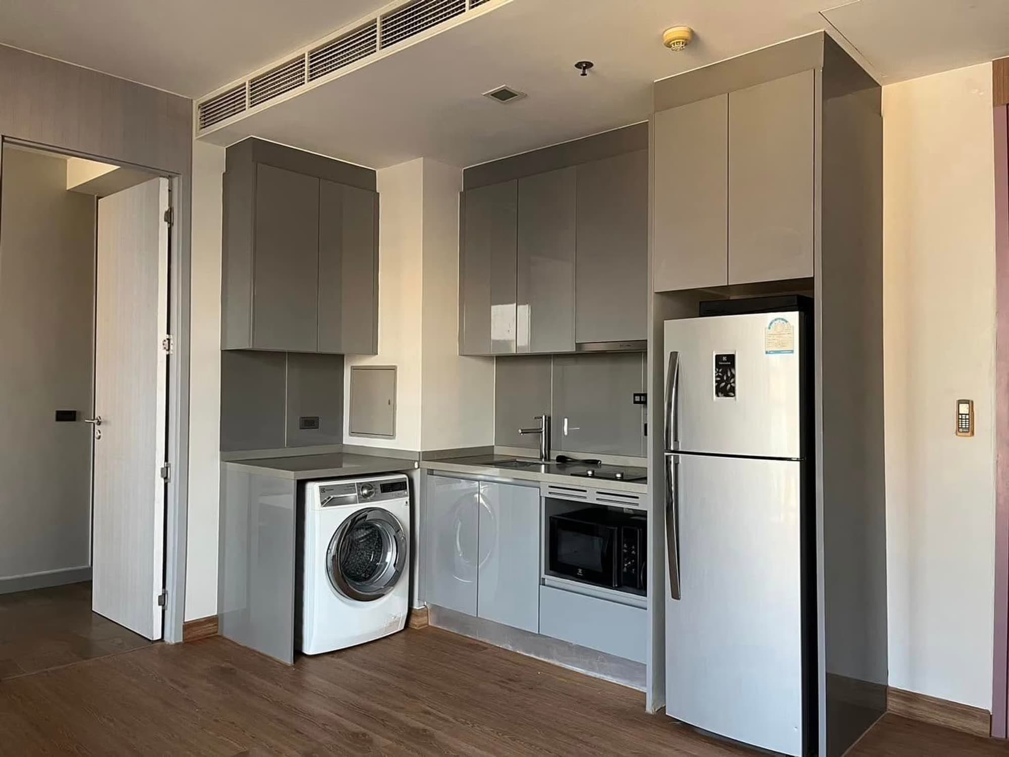 1 Bed Condo for Rent and Sale in Ratchathewi - Image 2