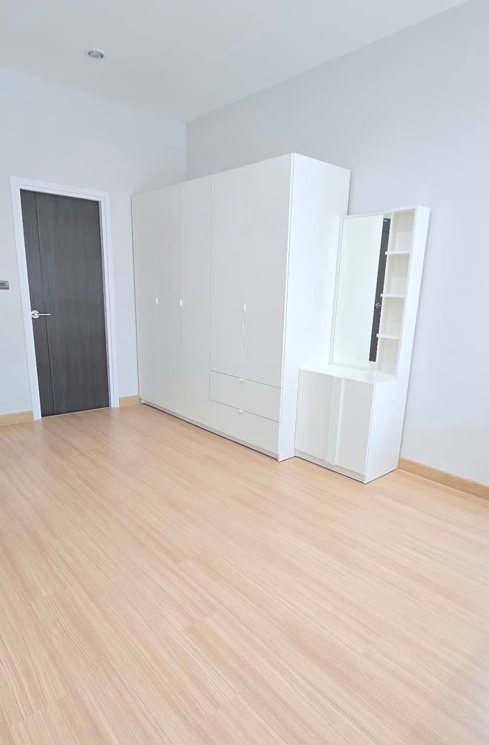 4 Bed House for Rent in Saraphi - Image 11