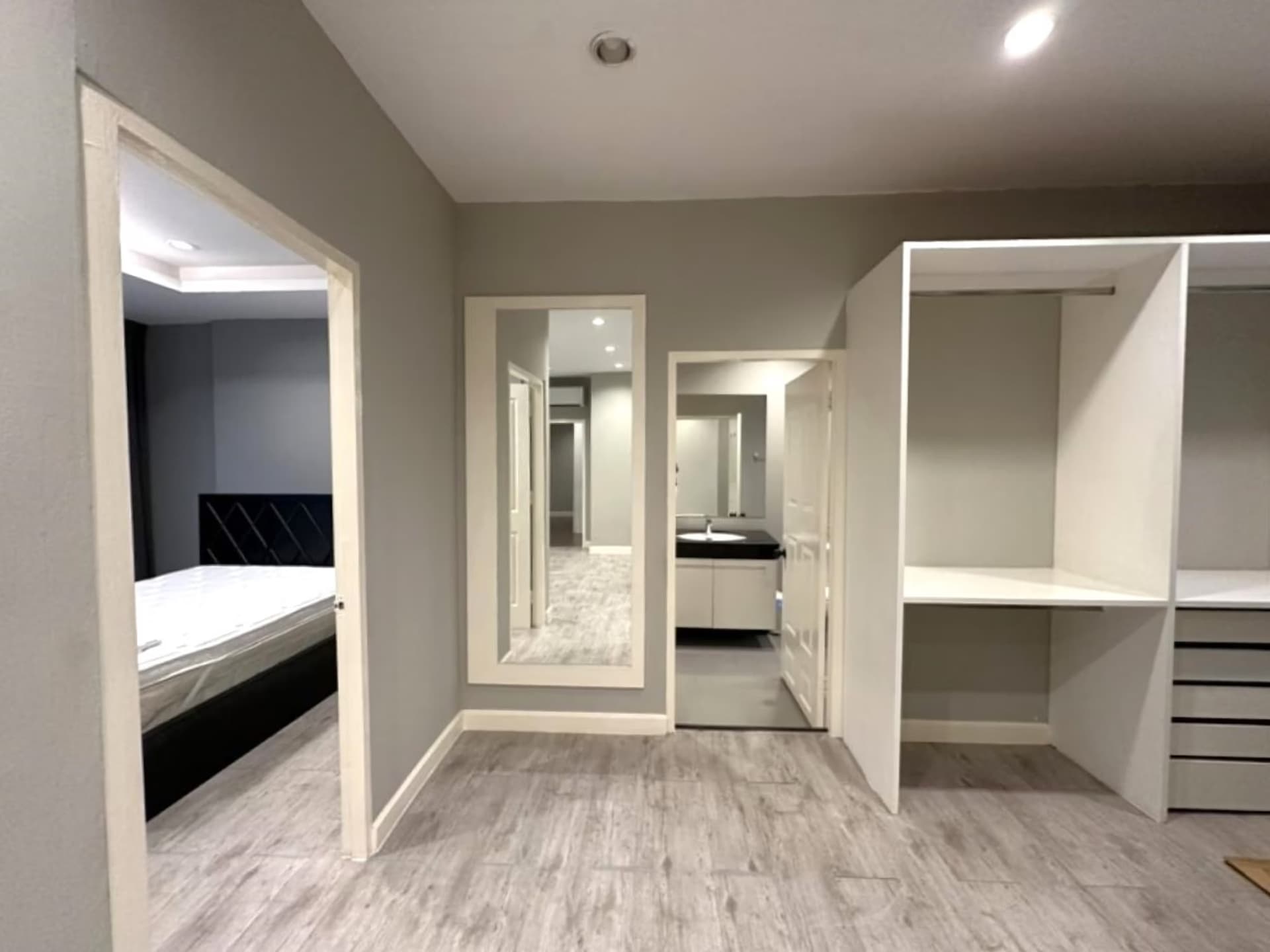 2 Bed House for Rent in Watthana - Image 7