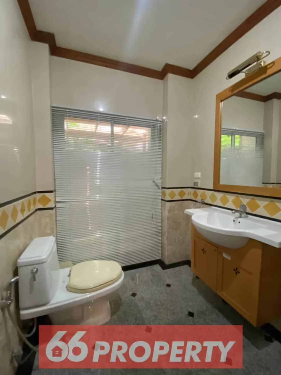 4 Bedroom House - Image 7