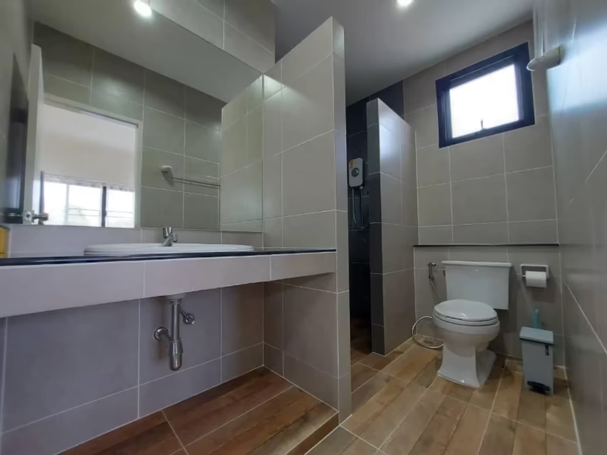 4 Bedroom House - Image 5