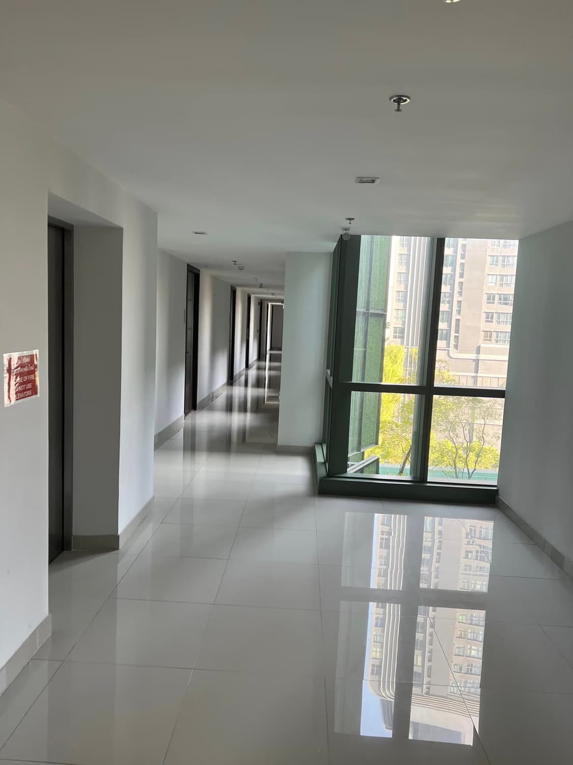 Condo for Rent at Noble State 39 - Image 5