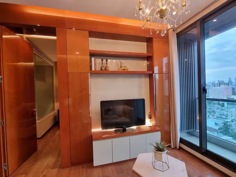 1 Bedroom Condo