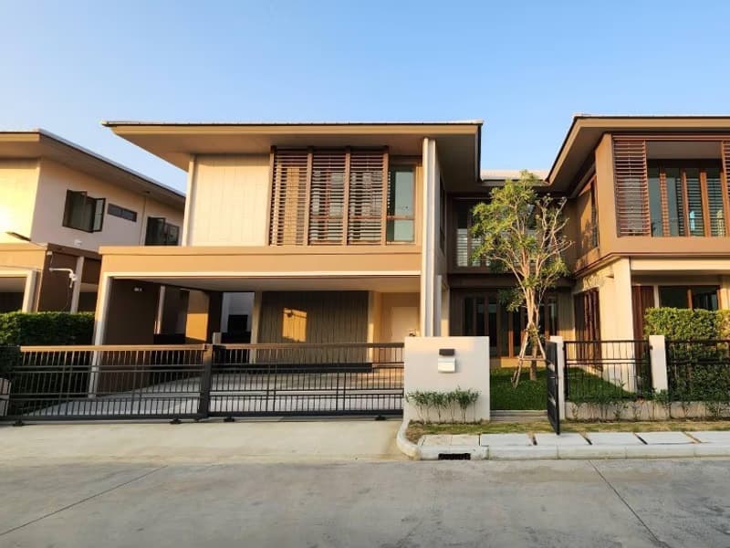 4 Bed House for Rent and Sale in Bang Kapi