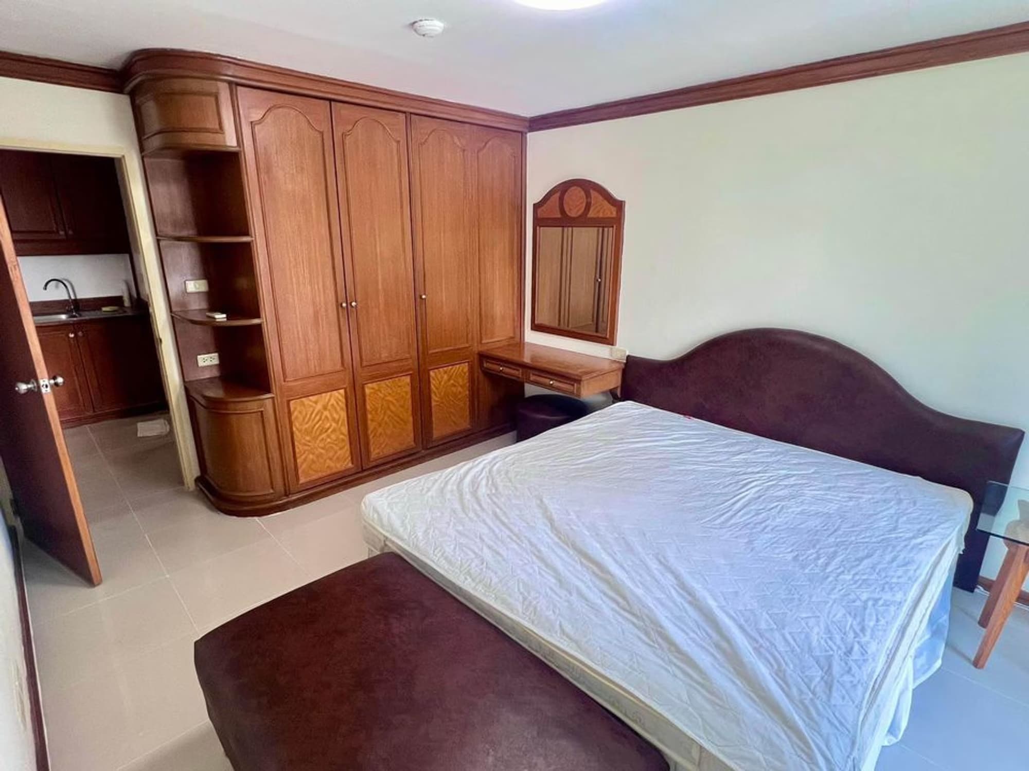 1 Bed Condo for Sale in Bang Rak - Image 4