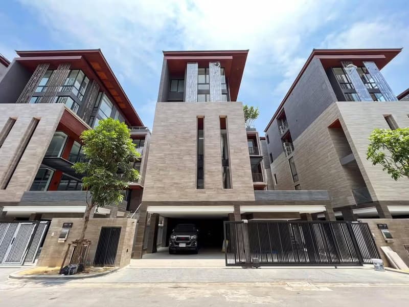 4 Bed House for Sale in Yan Nawa
