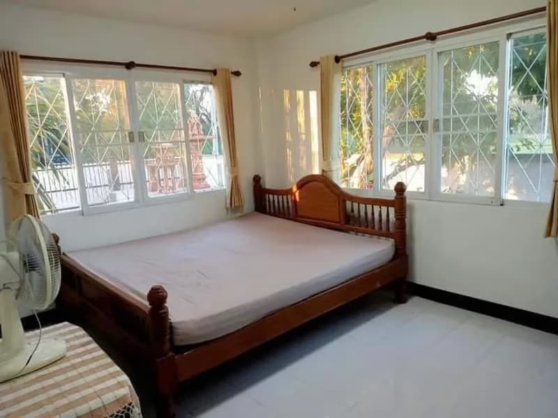 4 Bed House for Rent in Saraphi District