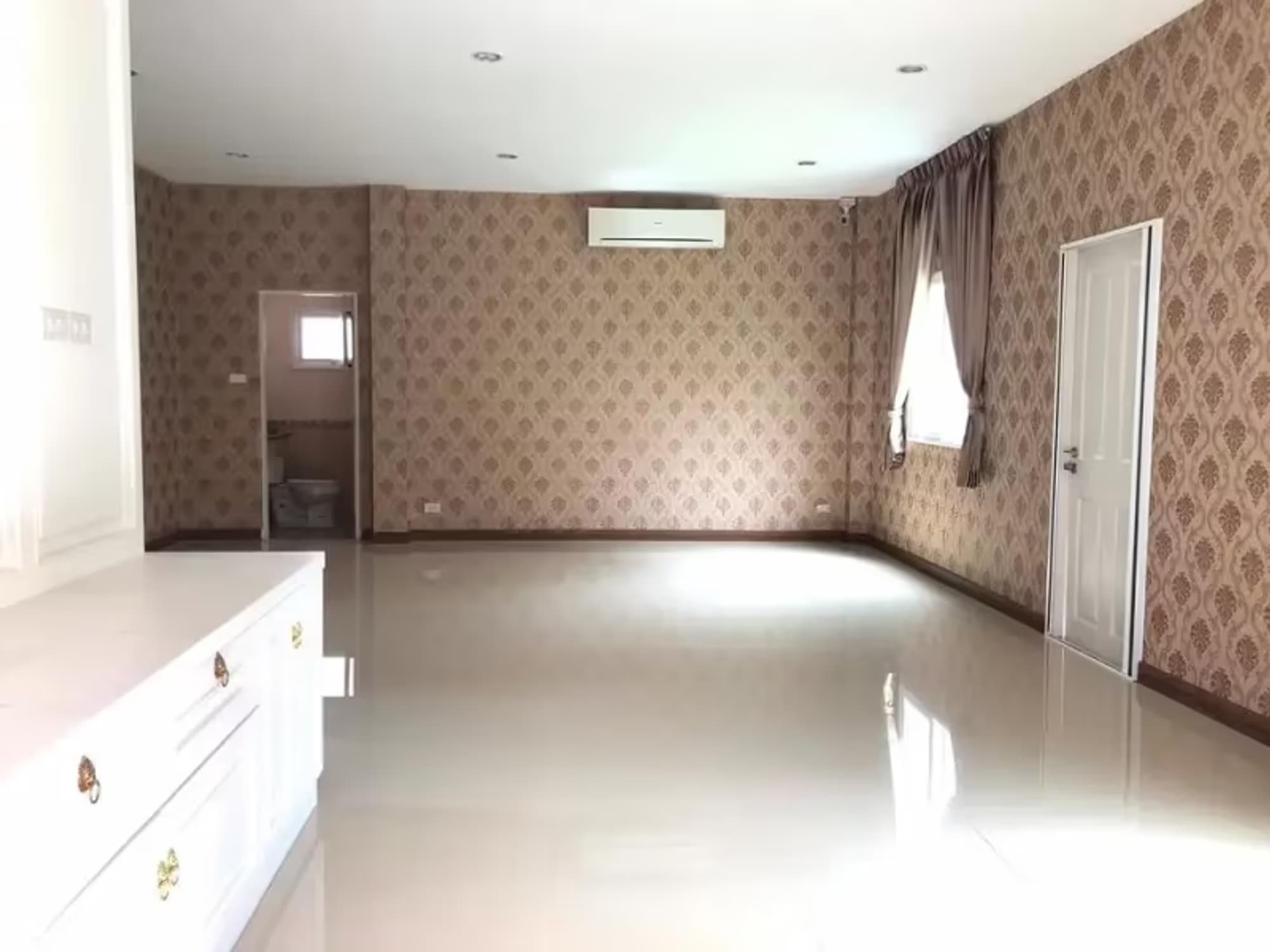 4 Bedroom House - Image 17