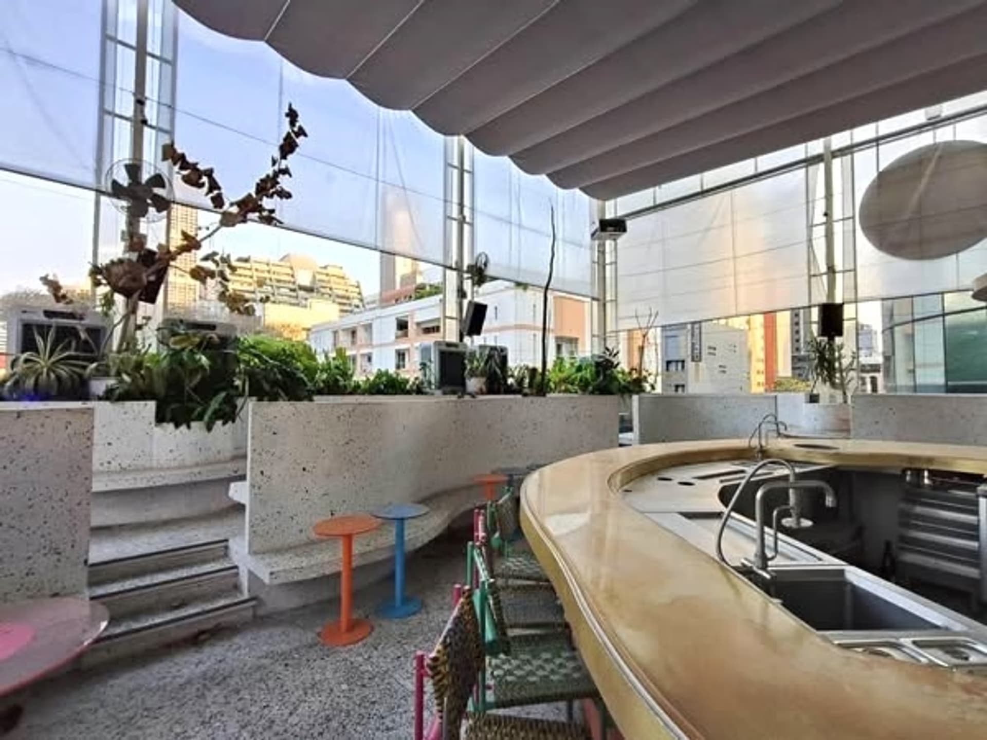 Studio Commercial for Rent in Khlong Toei - Image 6
