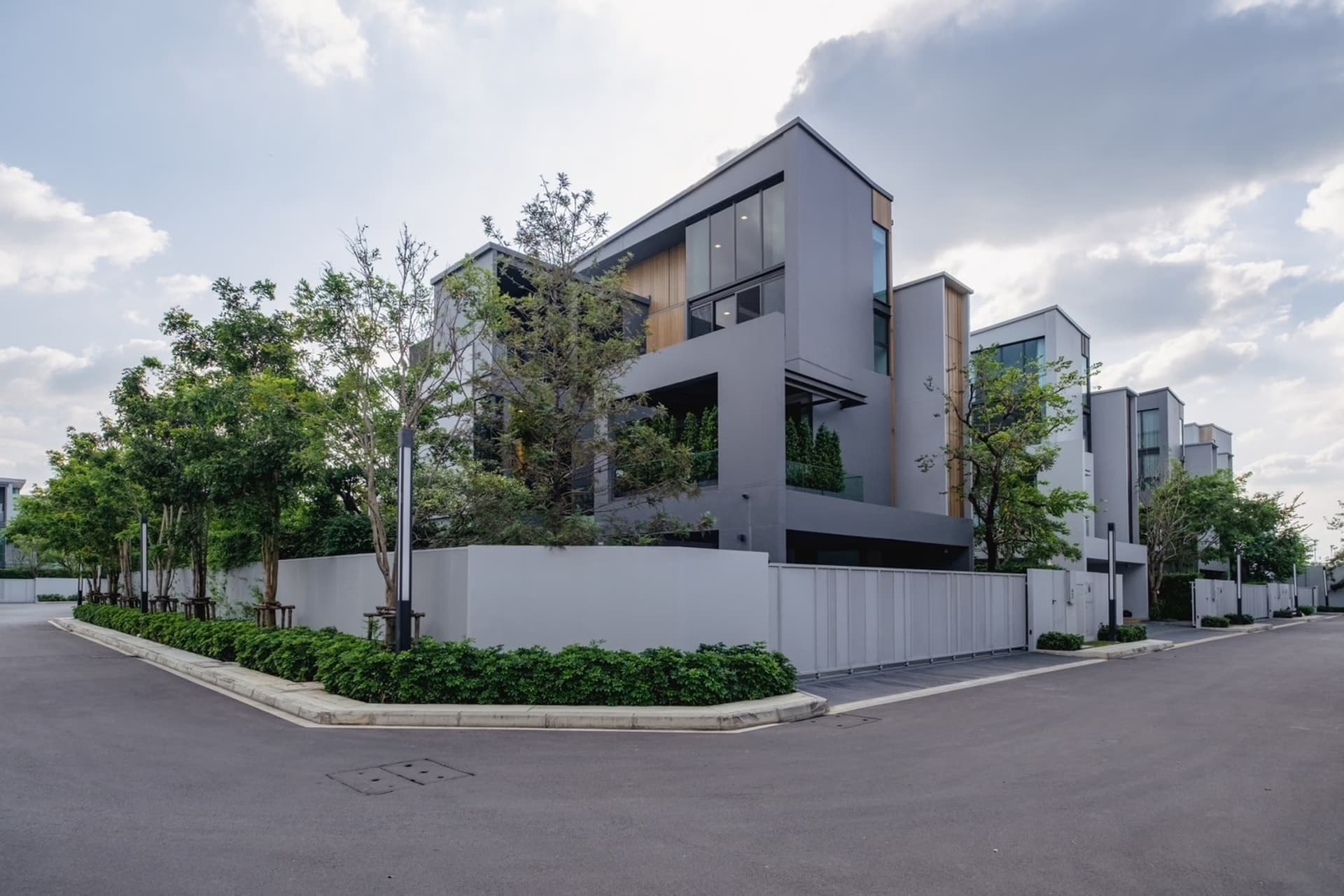 4 ห้องนอน บ้าน สำหรับ จำหน่าย ใน สะพานสูง - Image 1