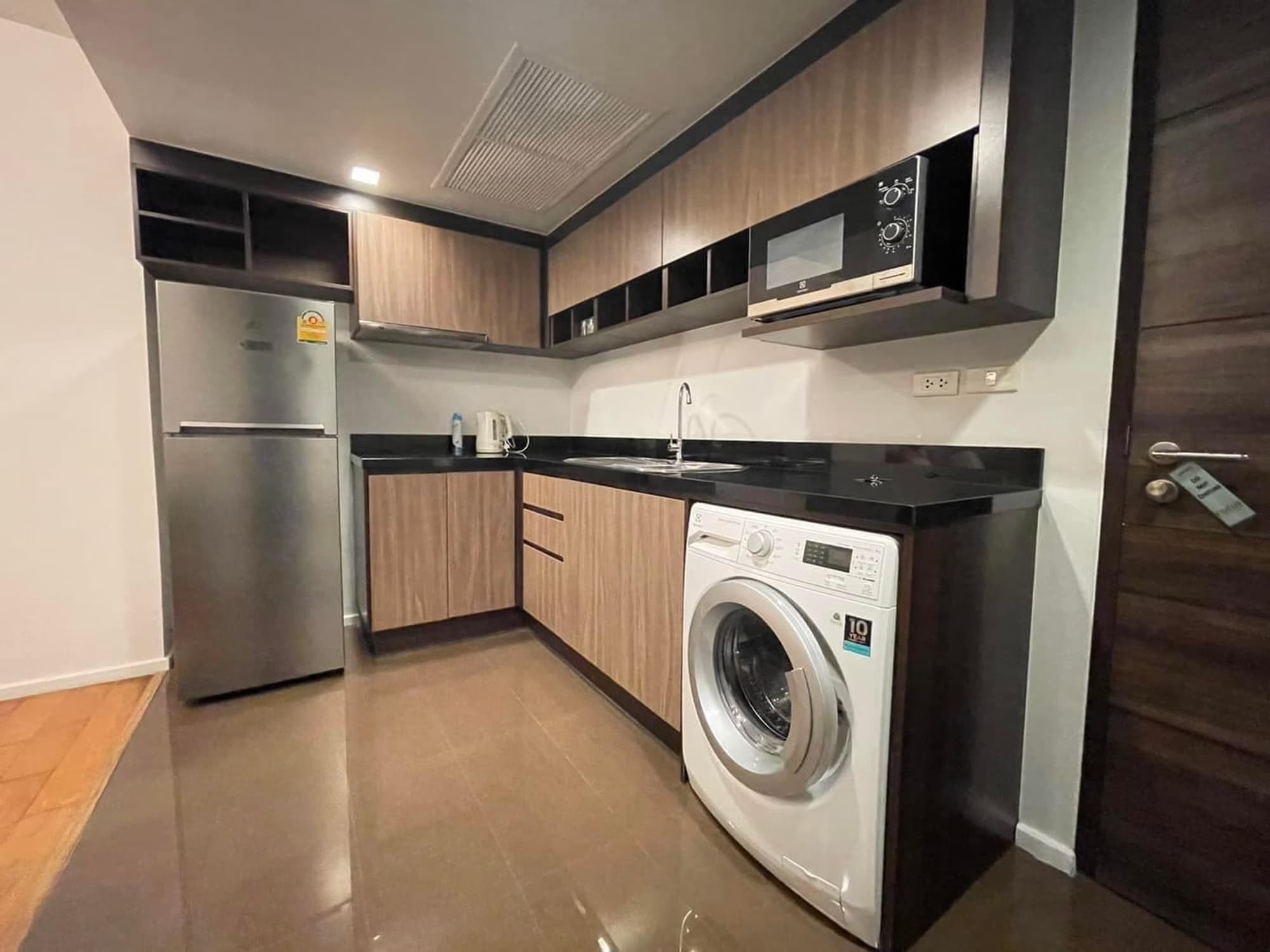 1 ห้องนอน Condo สำหรับ ขายและจำหน่าย ใกล้ Phloen Chit BTS - Image 3