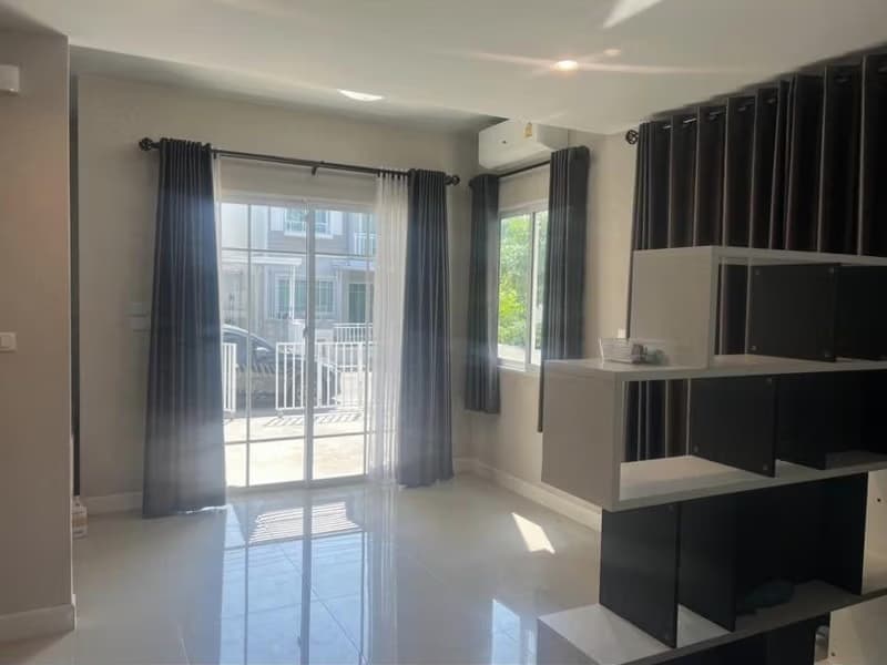 Townhouse for Rent at The Village 3 Bang Na-Wong Waen