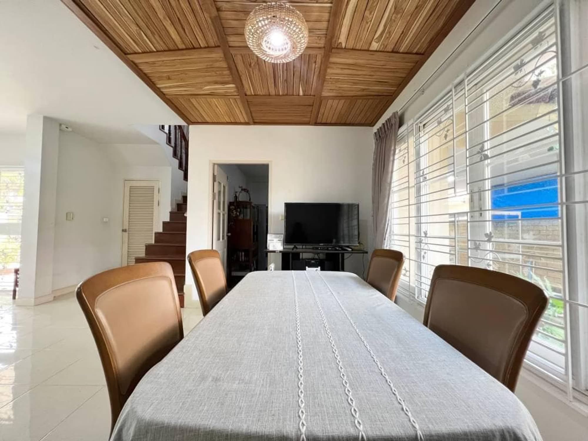4 Bed House for Rent in Hang Dong - Image 3