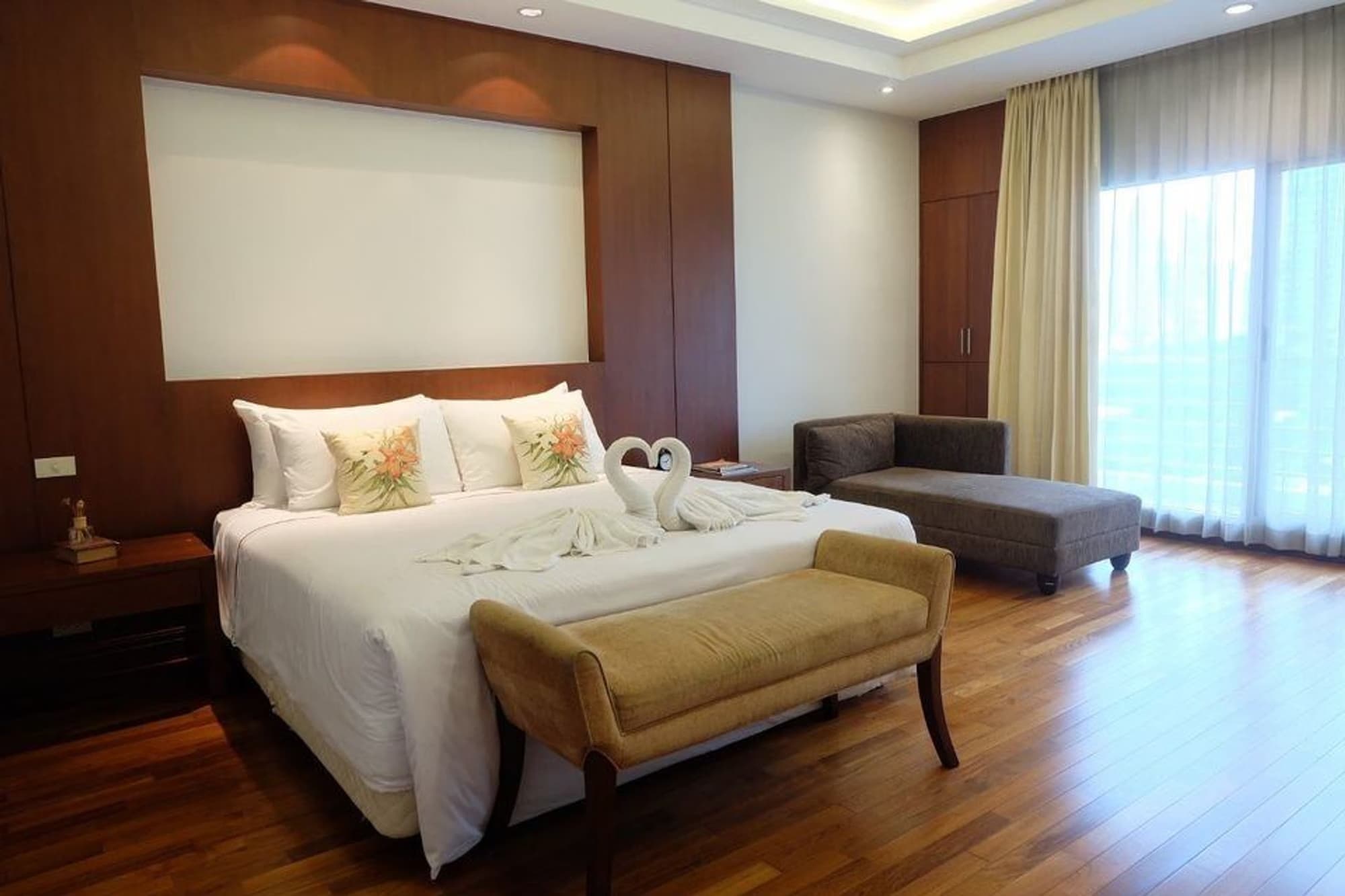 3 卧室 公寓 用于 出租 在 Pathum Wan - Image 3