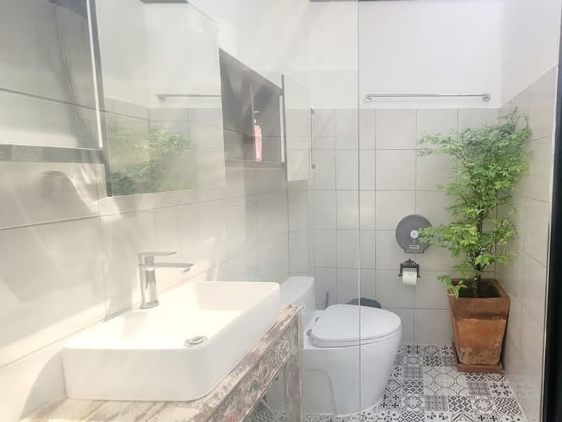 6 Bed House for Rent and Sale in Mueang Chiang Mai