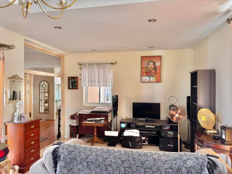 4 Bed House for Sale in Saraphi