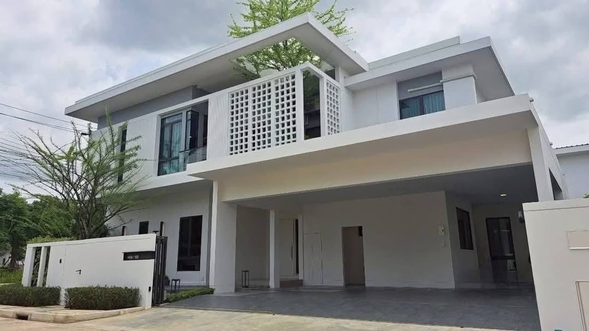 4 ห้องนอน บ้าน สำหรับ ขายและจำหน่าย ใน Bang Phli - Image 1