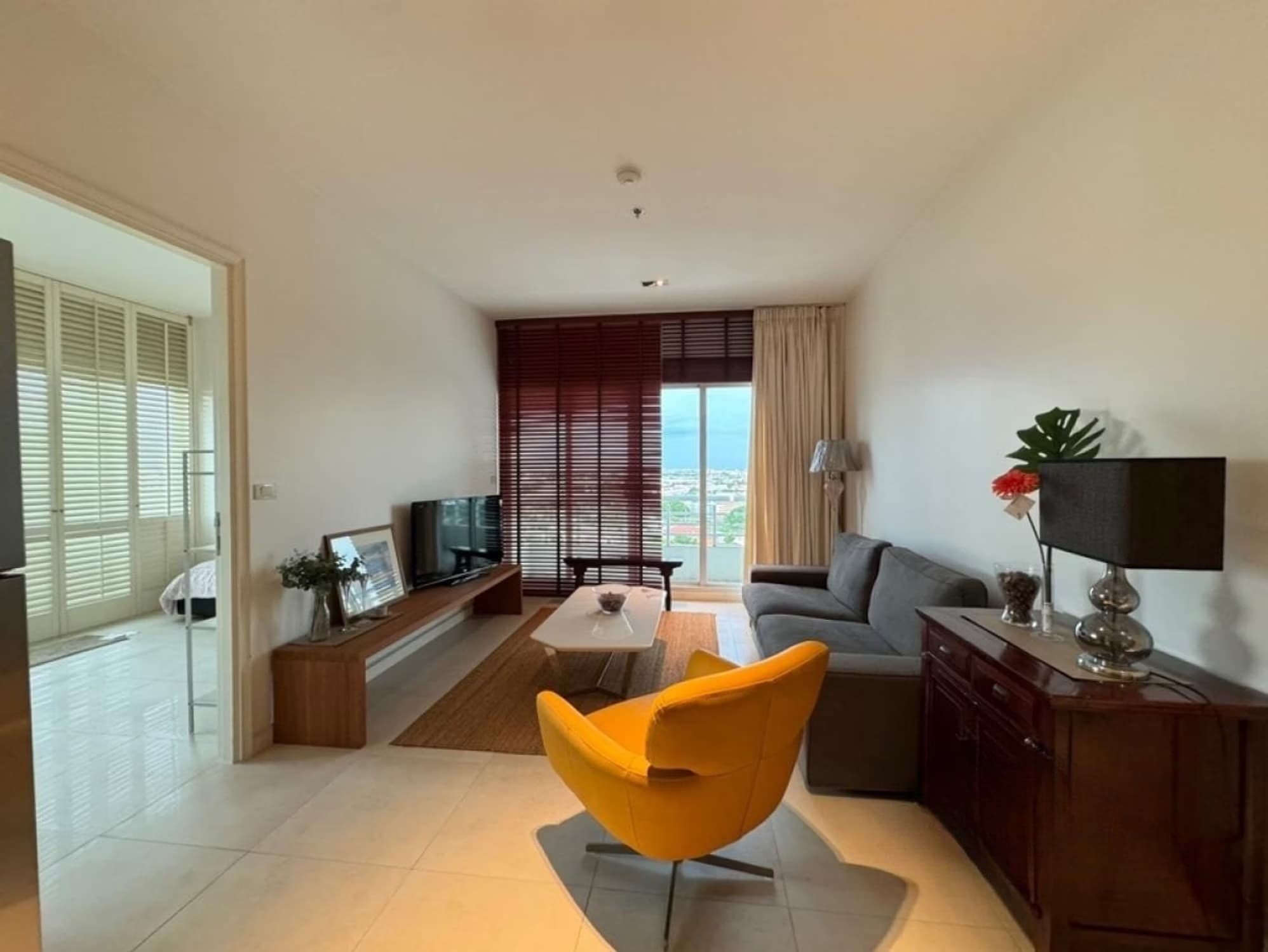 2 Bed Condo for Rent in Bang Kapi - Image 2