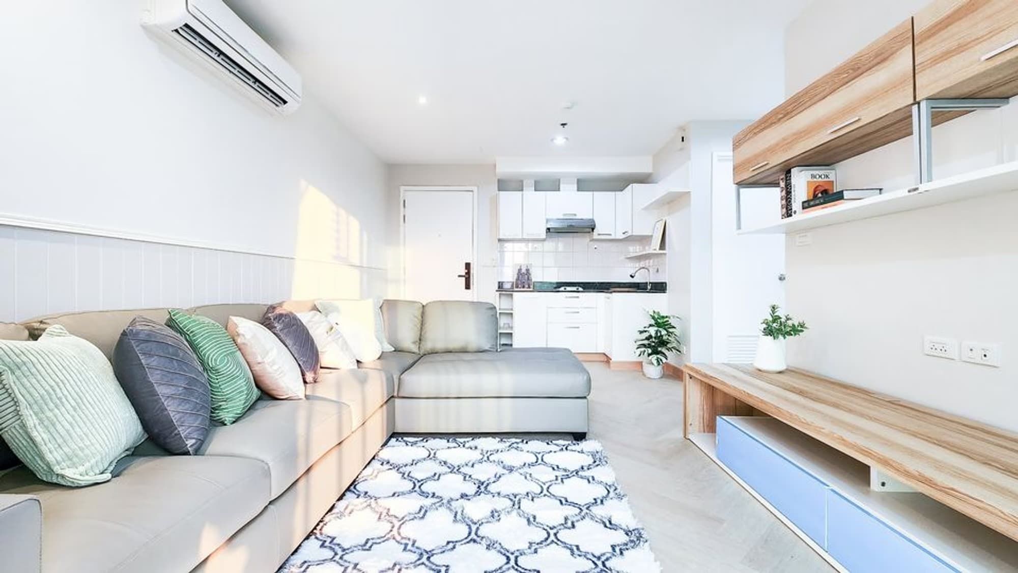 2 Bed Condo for Sale in Huai Khwang - Image 2