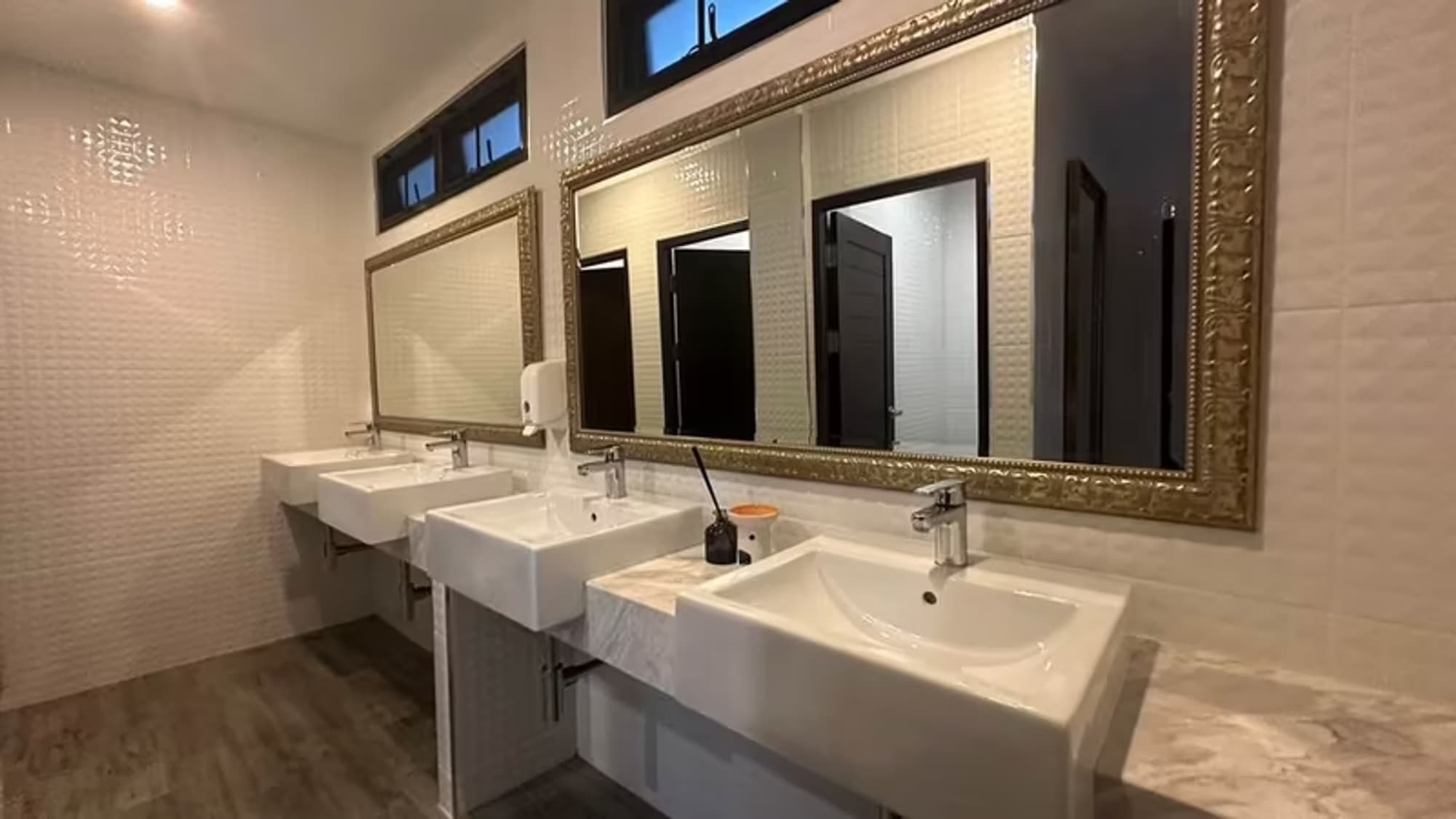 Resort/Hotel for Rent - Image 18
