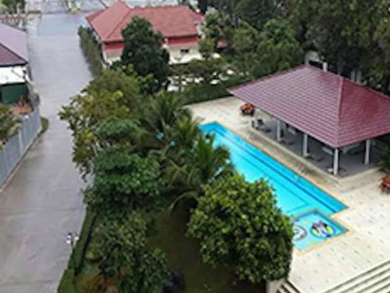 Code 552 Luxury Condo close to Mountain