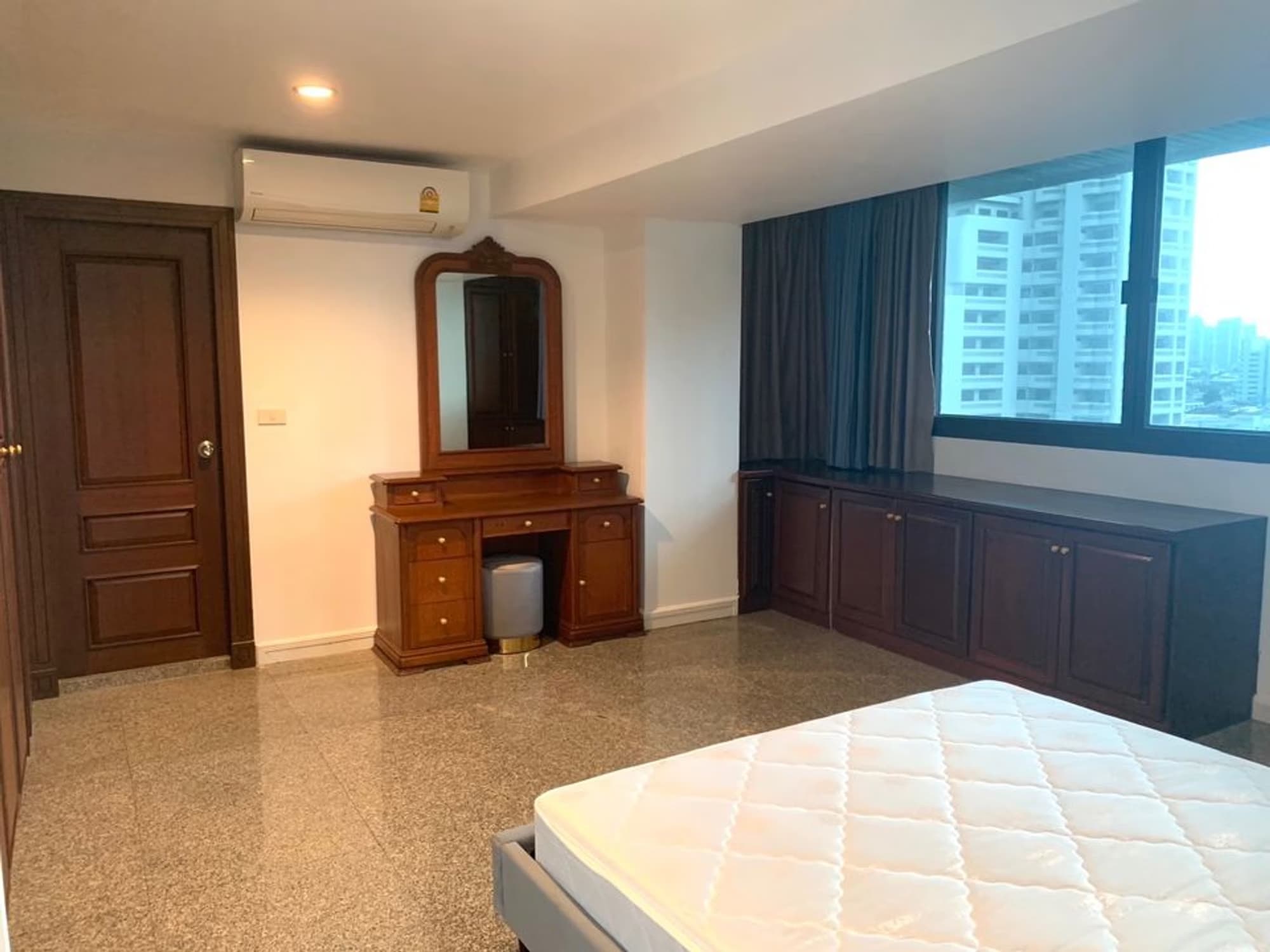 3 Bed Condo for Rent in Watthana - Image 21