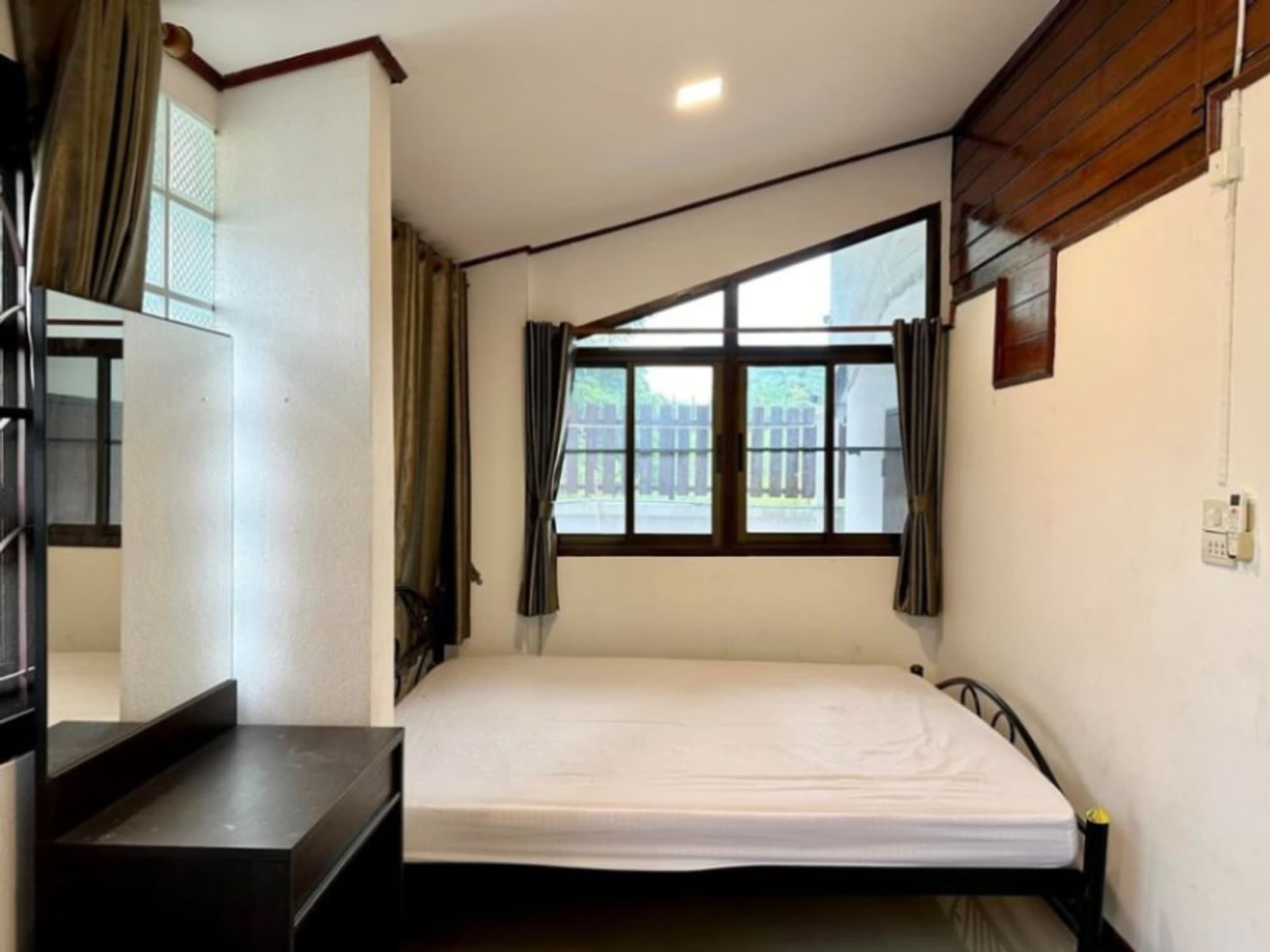 6 Bedroom House for rent in Chiang Mai - Image 12